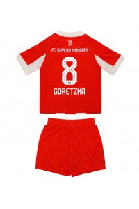 Bayern Munich Leon Goretzka #8 Jalkapallovaatteet Lasten Kotipeliasu 2025-26 Lyhythihainen (+ Lyhyet housut)